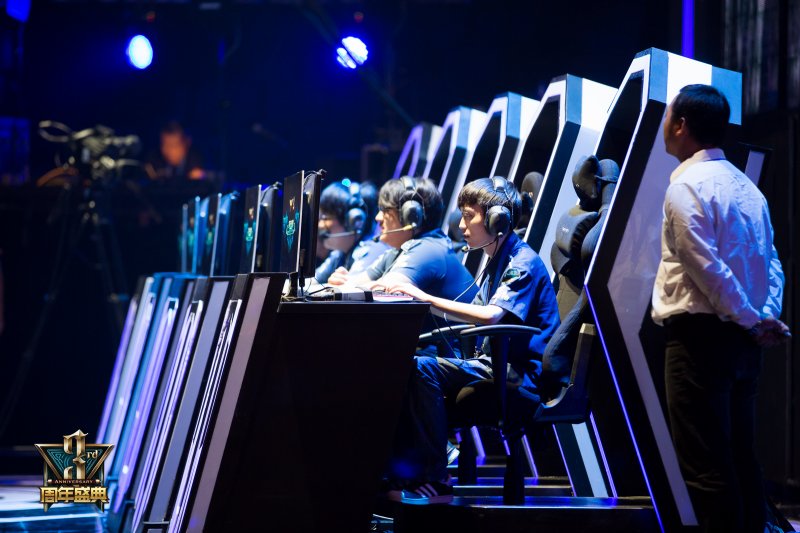 VINI ： “我们没有因为表现原因换掉HEN1，他是个猛兽”