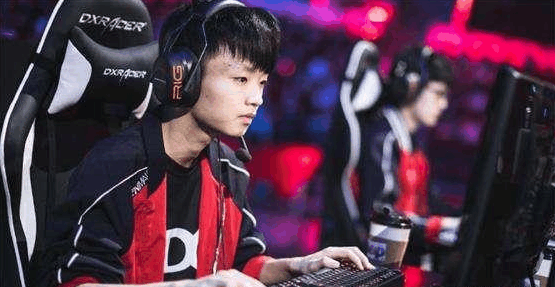 NAVI 将与 B8 比赛；争夺 2025 年 StarLadder 布达佩斯 Major 第 3 阶段的名额
