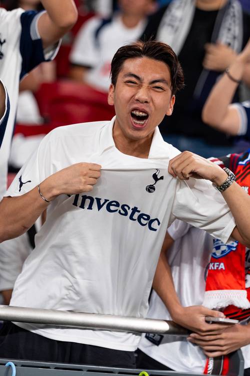 [NBA]科林斯活力十足 飞身暴扣势大力沉